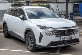 Peugeot 5008 7 places – location EuroDrive Paris